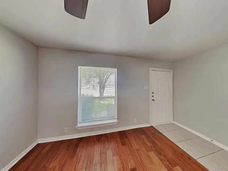 1838 Crooks Ct — Photo 21