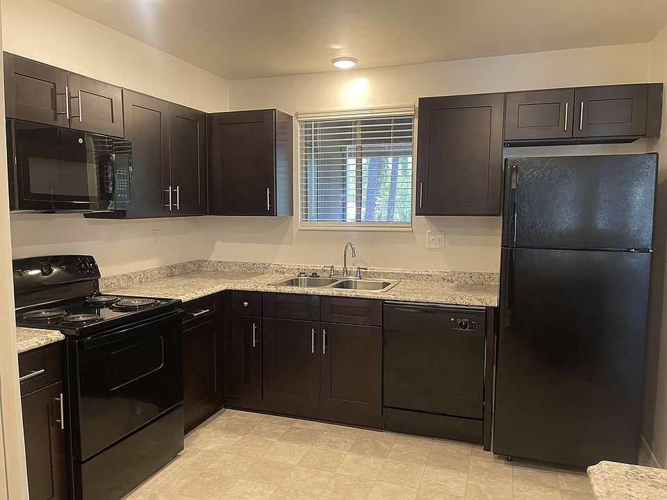 Gourmet remodeled kitchen with Breakfast Bar