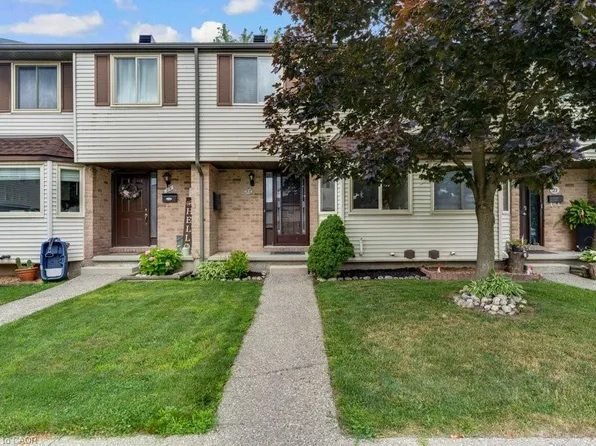 700 Erinbrook Dr #22, Kitchener, ON N2E 2S7