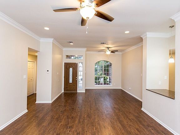 3rd image of 704 Canyon Bend Dr