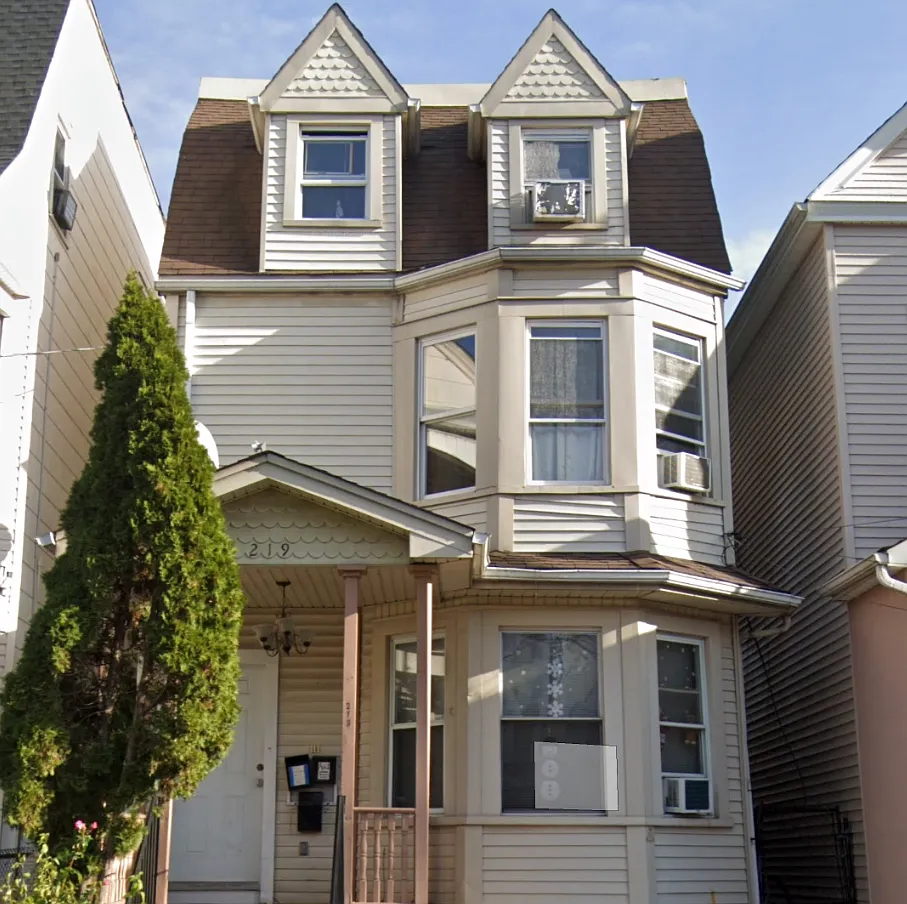 219 N 6th St — Photo 1