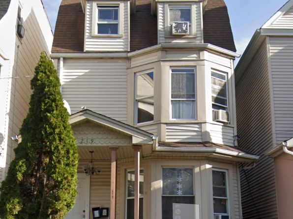 219 N 6th St APT 1