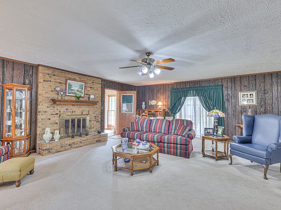 21st image of 117 Brights Ln