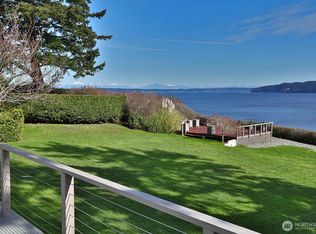 2693 N Bluff Rd, Greenbank, WA 98253