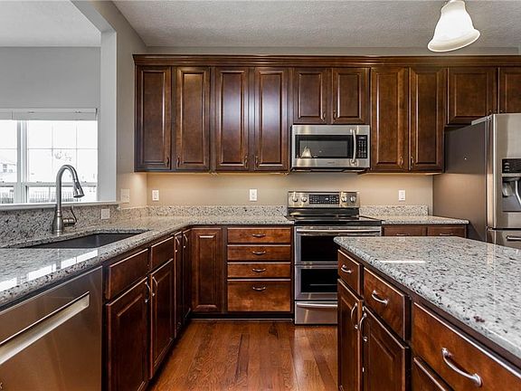 4th image of 39433 Shoreman Dr