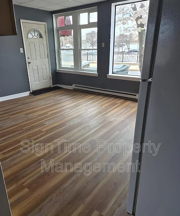 66 W Church St