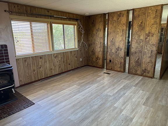 5th image of 19 Danice Ln