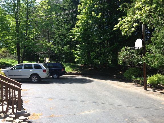 2nd image of 2799 Hillcrest Dr