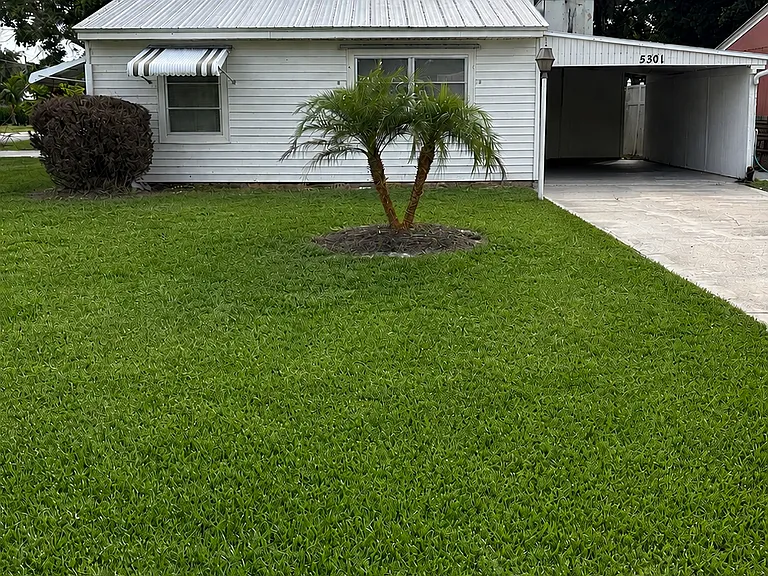 5301 SE Ebbtide Ave — Photo 1