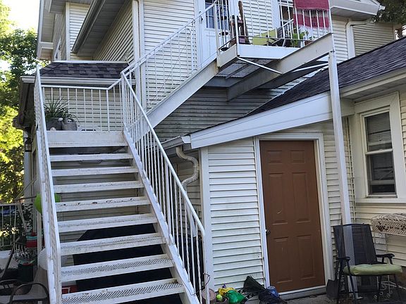 3rd image of 407 1/2 Grace St