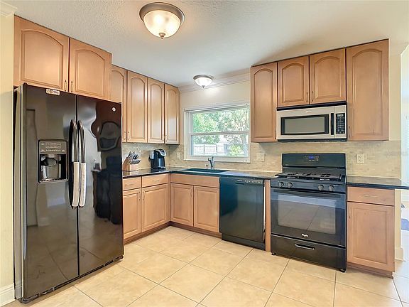 2nd image of 15733 Bay Lakes Trl