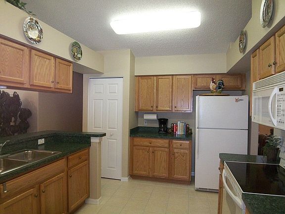 2nd image of 18709 Myrtlewood Dr