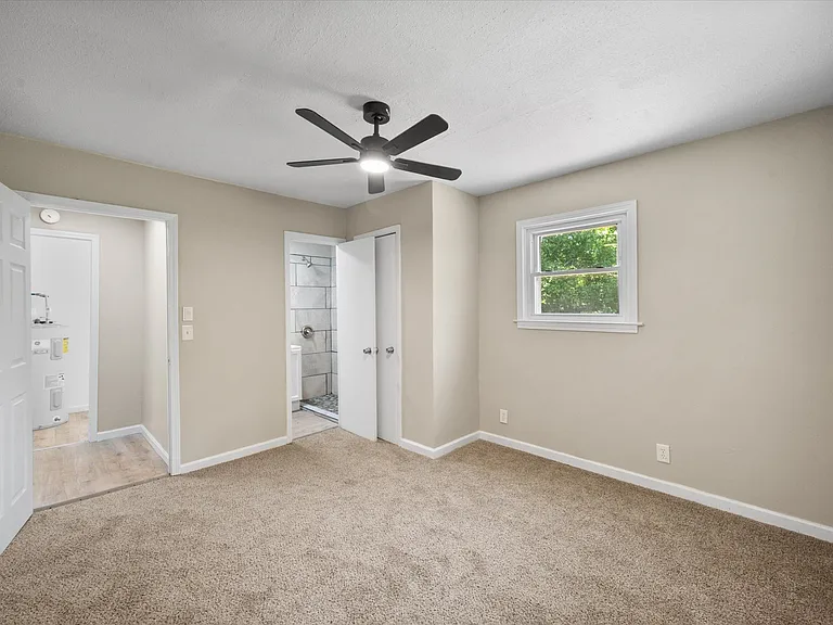 123 E Main St — Photo 24