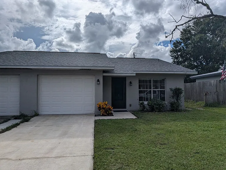152 E Towne Pl — Photo 1