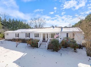 2798 W River Rd, Scottsville, VA 24590