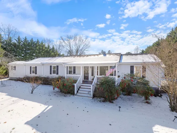 2798 W River Rd, Scottsville, VA 24590
