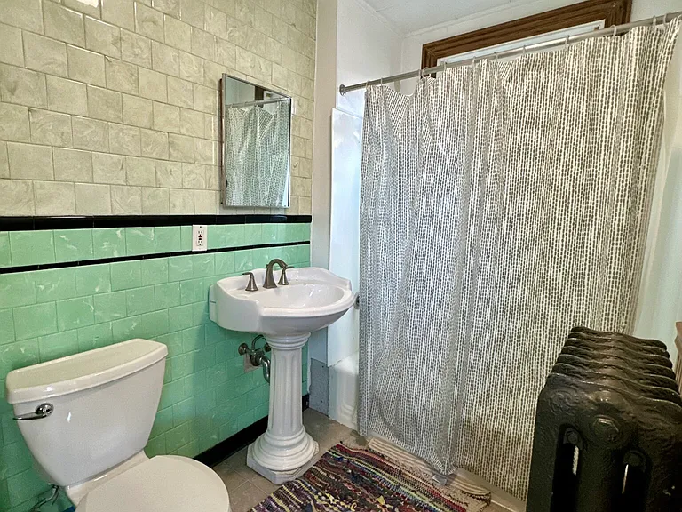 29 Spring Park Ave #2R — Photo 8
