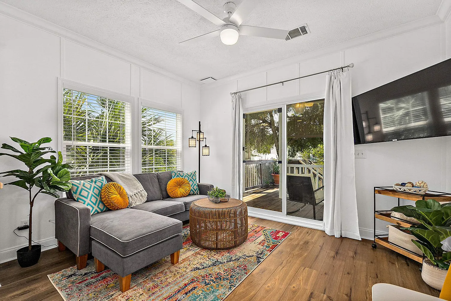 1 bed, 1.0 bath, 592 sqft, $6,072 — Photo 1
