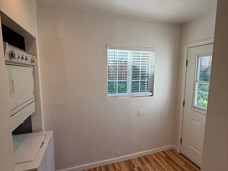 2901 Roosevelt Ln — Photo 6