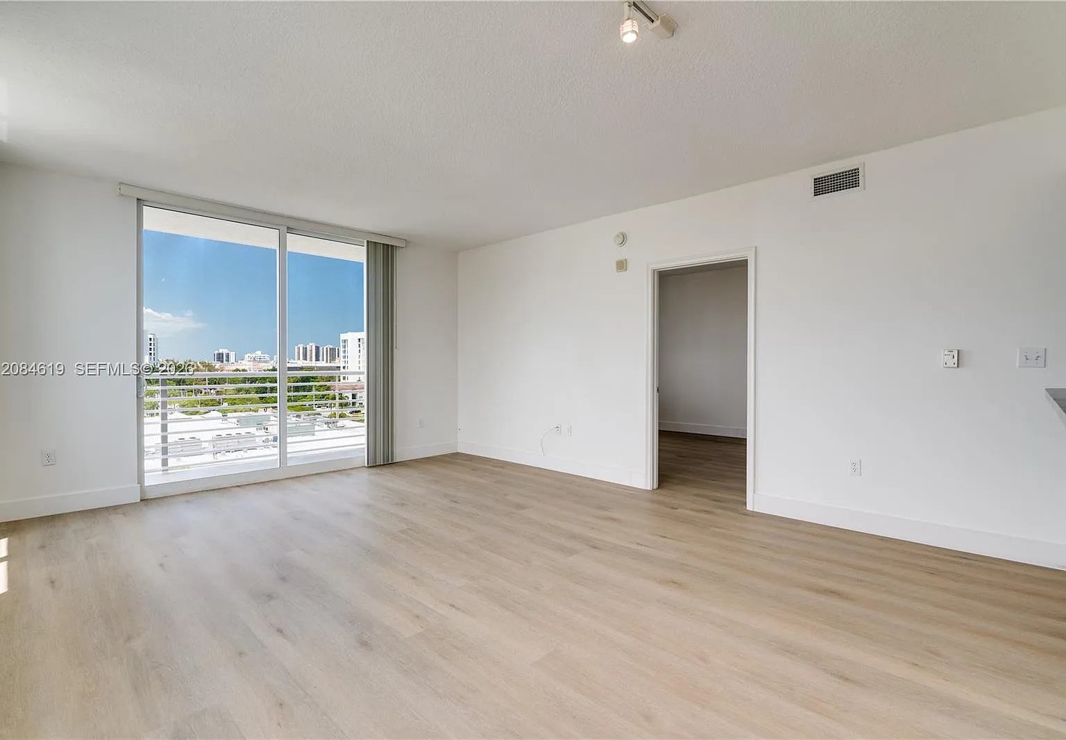 Venture At Aventura East — Photo 4