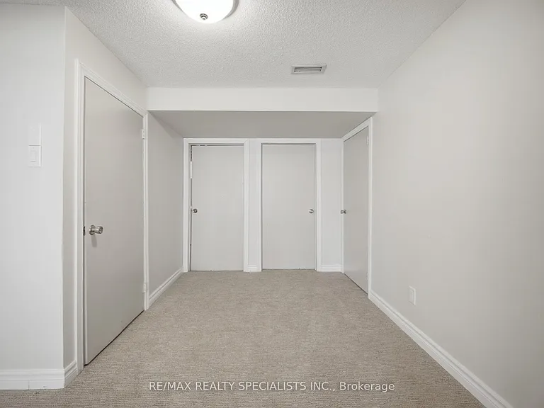 701 Burnhamthorpe Rd #106 — Photo 42