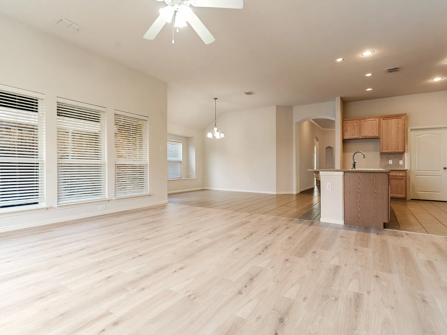 3 bed, 1940 sqft, $2,400 — Photo 4