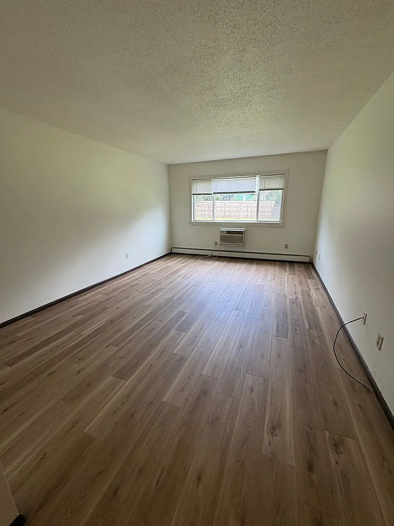 791 Russell Rd — Photo 3
