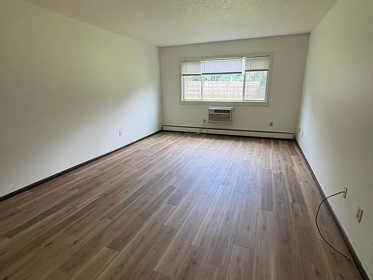 791 Russell Rd — Photo 3