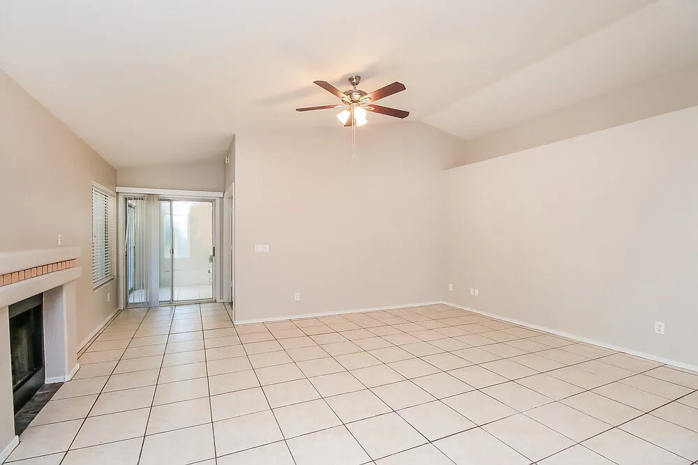3 bed, 2.0 bath, 1641 sqft, $2,395 — Photo 3