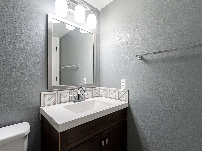 1109 Devon Downs Ave — Photo 21