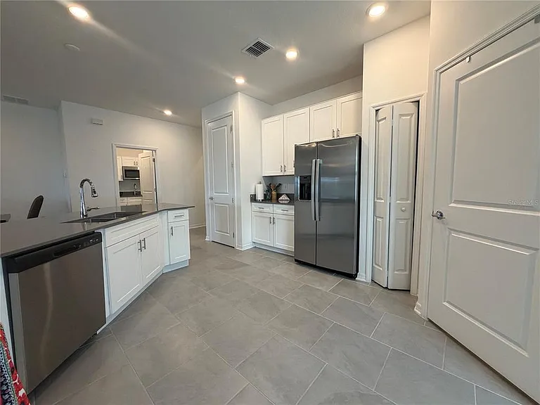 652 Grove St — Photo 12