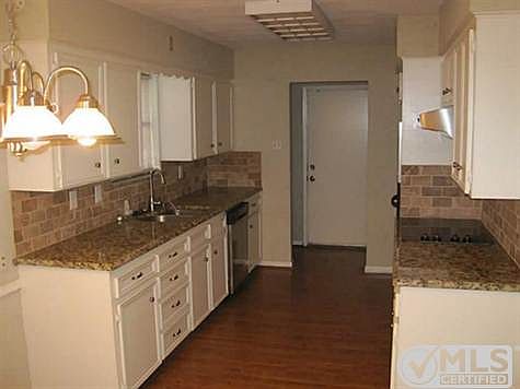 3rd image of 10433 Chesterton Dr