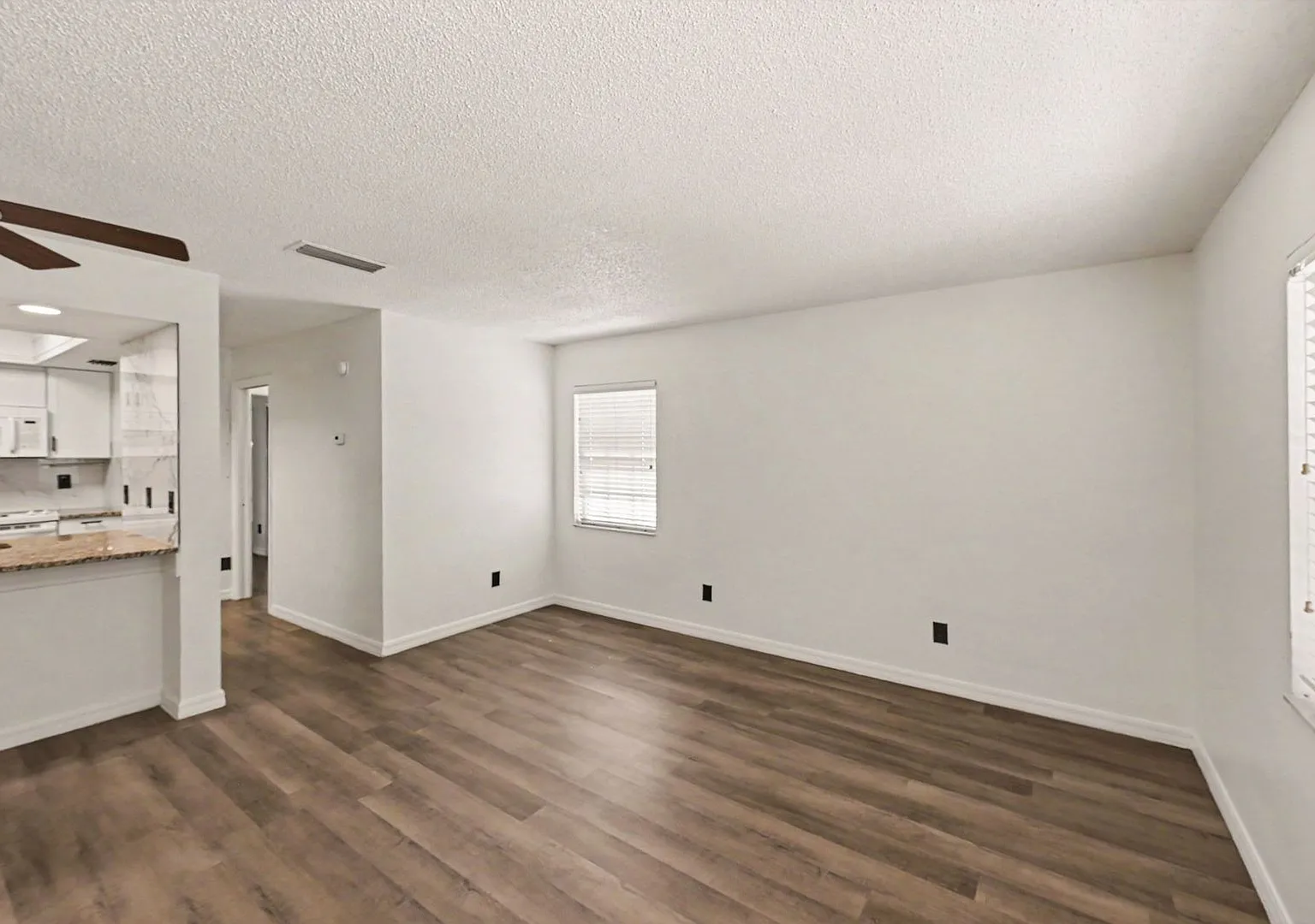 3111 sir hamilton cir — Photo 2
