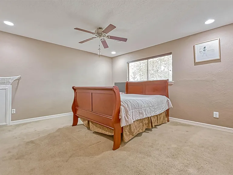 711 Lodgehill Ln — Photo 21