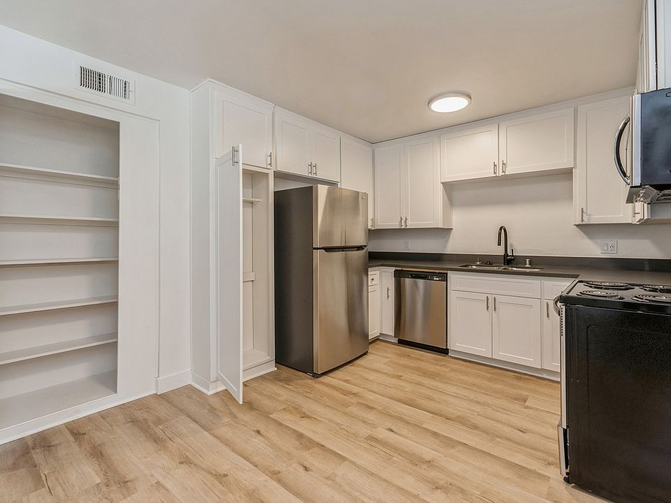Interior-KitchenWithPantry