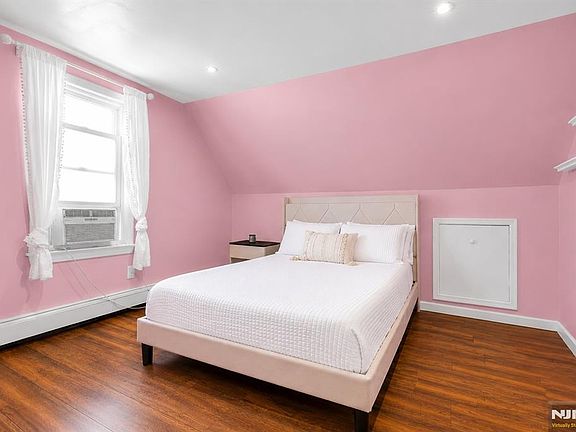 4th image of 82 Elizabeth Ave