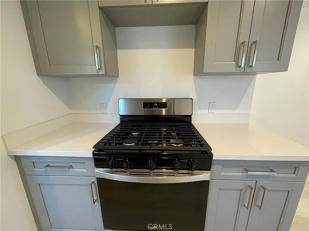 1 bed, 610 sqft, $2,100 — Photo 2