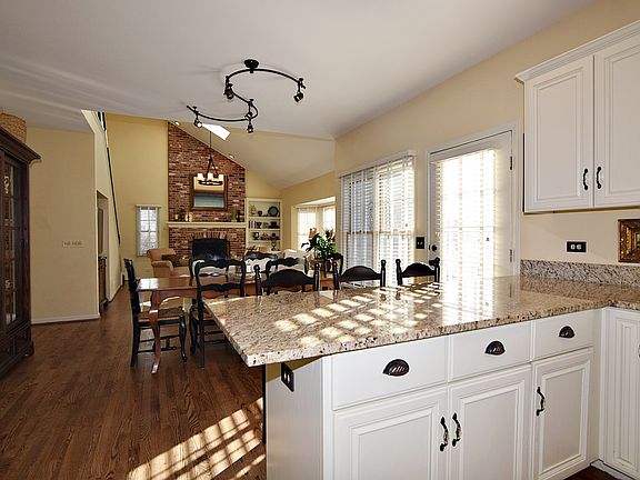 4th image of 4N550 N Robert Frost Cir