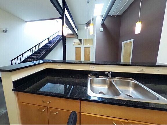 2nd image of 1011 W Marshall St #121