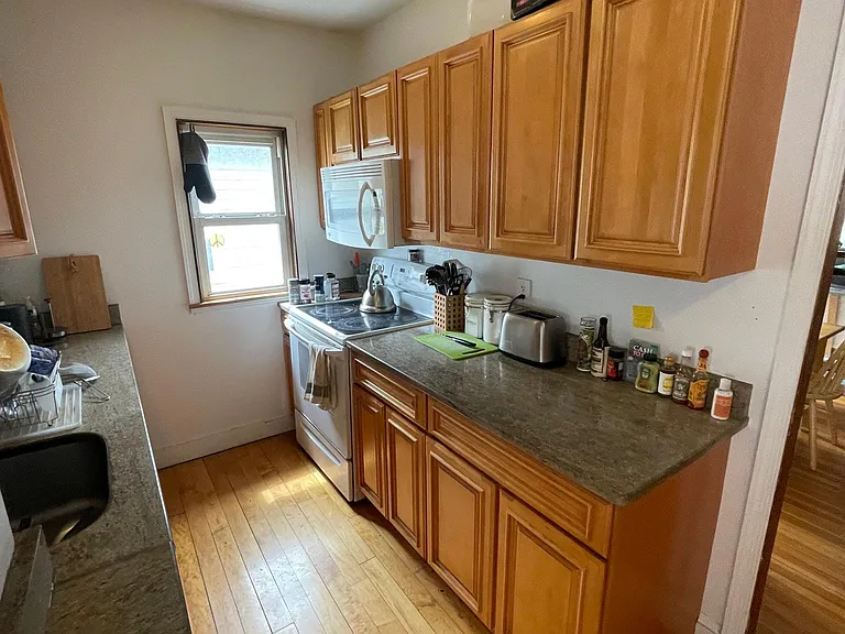 11 Dickson St #2 — Photo 4