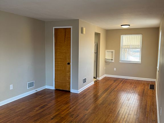 3rd image of 1035 Broadview Blvd #10