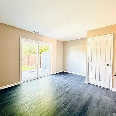 6 Almond Ct #2B1