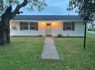 309 Lynch St, Smithville, TX 78957