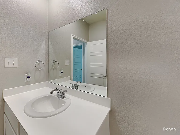 2337 Larimar Dr — Photo 10