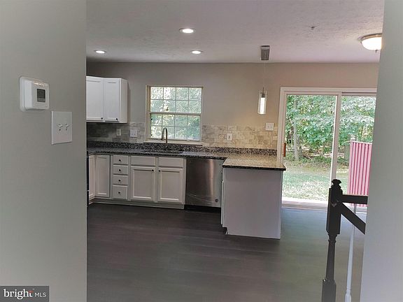 4th image of 8811 Ashberry Ct
