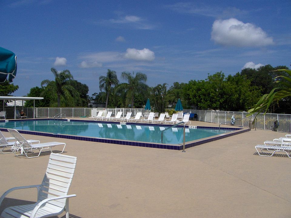 2nd image of 18081 SE Country Club Drive #307