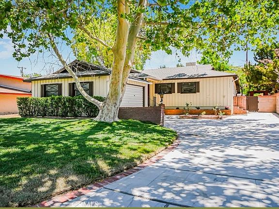 3rd image of 44446 Loneoak Ave #44446