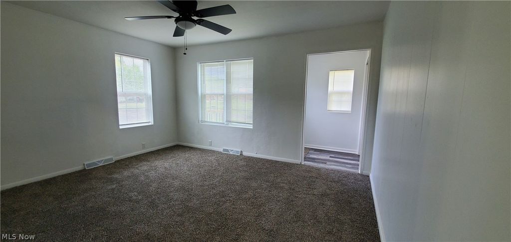 724 Briggs Rd, Leavittsburg, OH - View 6