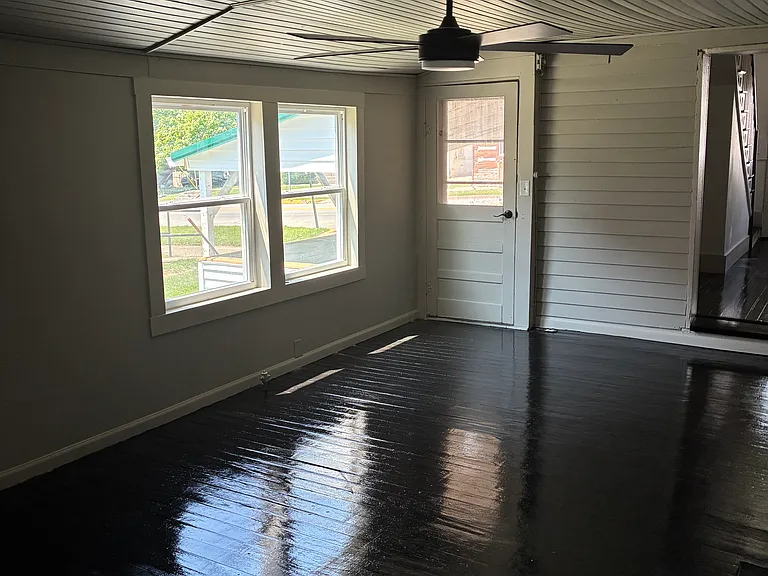 122 S Main St — Photo 18