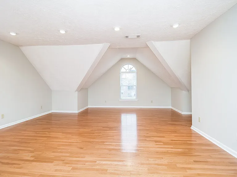300 Stafford Ct — Photo 12